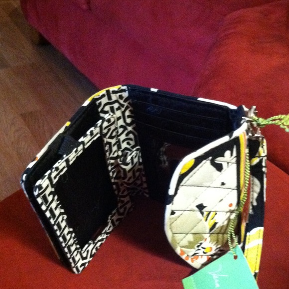 Vera Bradley Wristlet - Picture 4 of 4