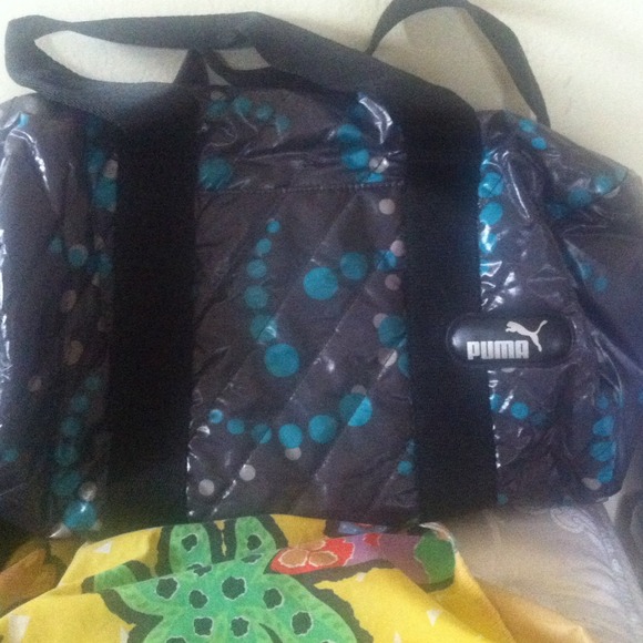 A puma duffle bag