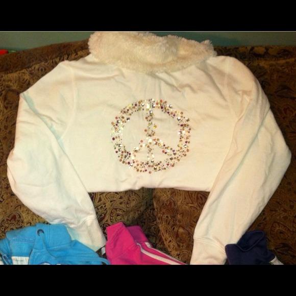 REDUCED!!! Peace hoodie. Zip-up. Fur collar.