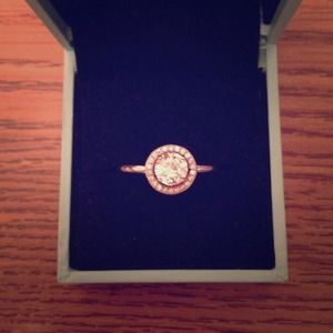 Beautiful zs  ring. Very sparkly!