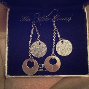 Gorgeous earrings:) they sparkle in every move!