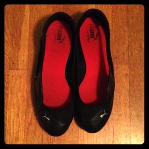 Gently used puma ballet flats 8.5