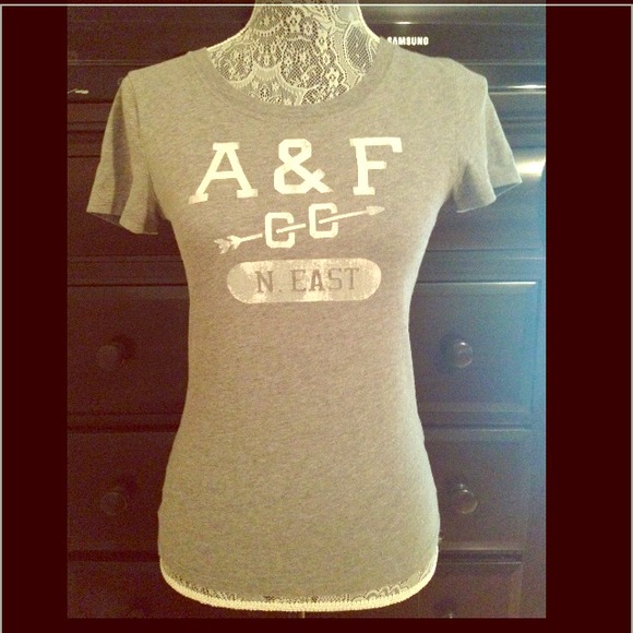 🍂Abercrombie & Fitch TSHIRT🍁 - Picture 1 of 2
