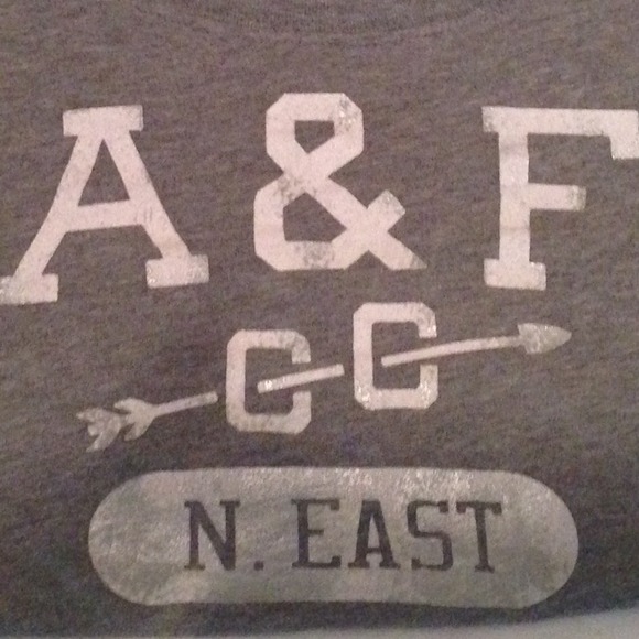 🍂Abercrombie & Fitch TSHIRT🍁 - Picture 2 of 2