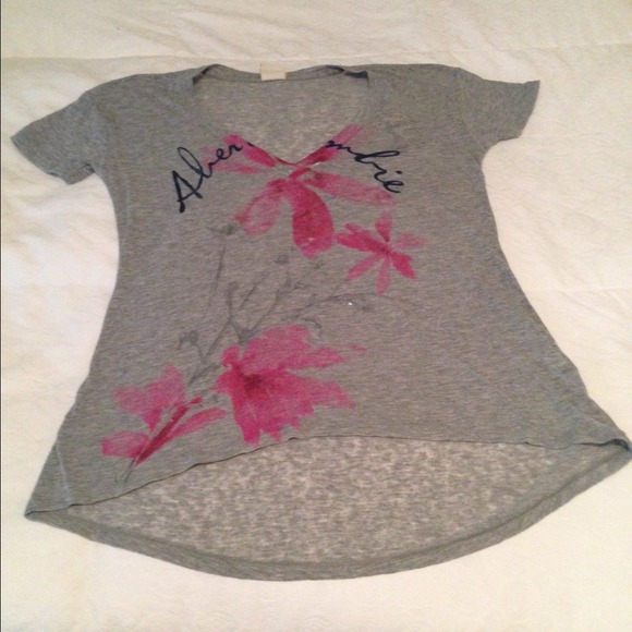 🌸Abercrombie tshirt - Picture 2 of 4