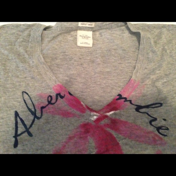 🌸Abercrombie tshirt - Picture 3 of 4