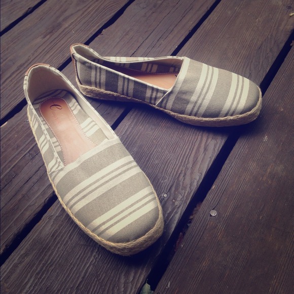 Easy spirit Chosen One Beige/ white slip on