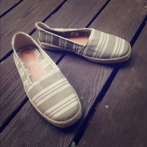 Easy spirit Chosen One Beige/ white slip on