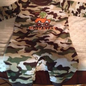 🚫SOLD🚫Infant camo fleece one piece without feet