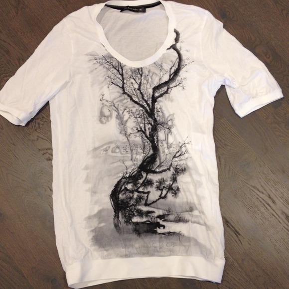 SOLD 🌻🌻 10/2 Host pick Balenciaga T shirt sz 38