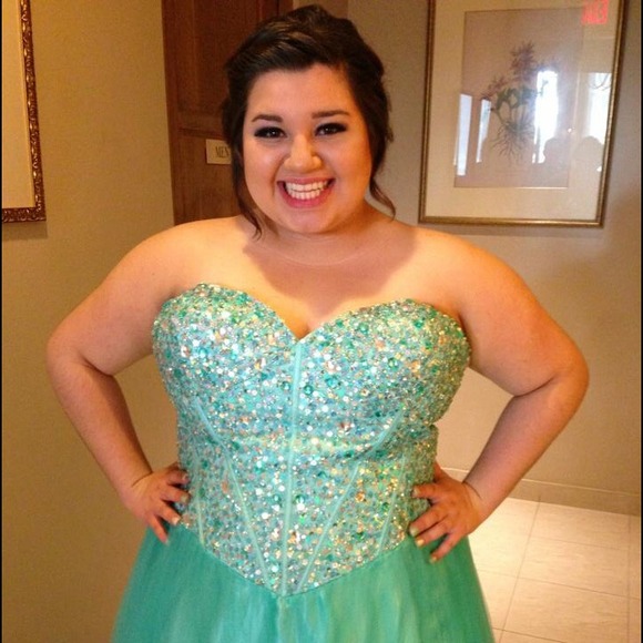 Plus size evening dress - Picture 3 of 3