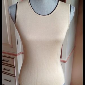 Ann Taylor top.%100 silk