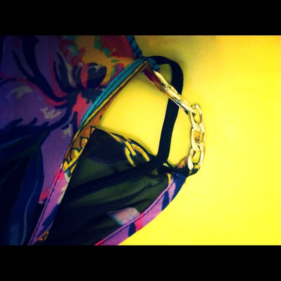 💛OVER 20% discount💛J.Lo vibrant floral top - Picture 2 of 4