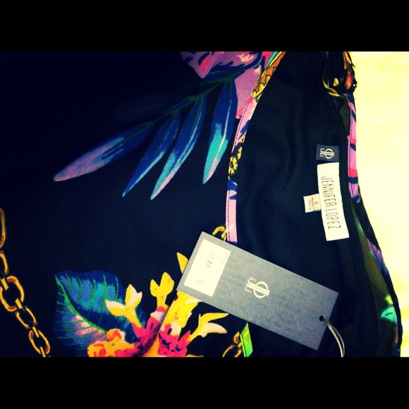 💛OVER 20% discount💛J.Lo vibrant floral top - Picture 3 of 4