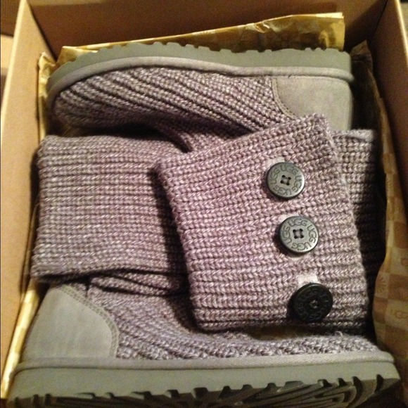 Sold***Ugg crochet grey