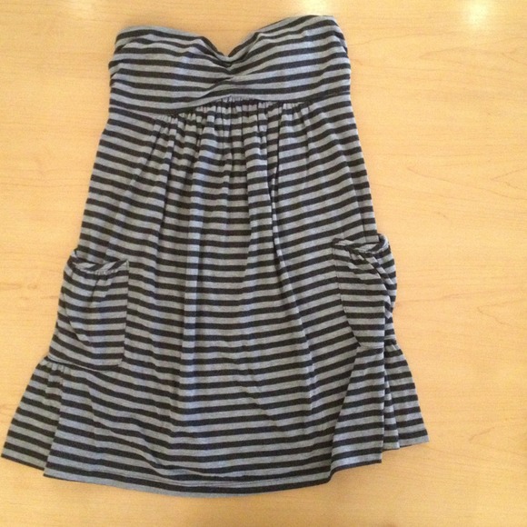 Strapless dress with pockets