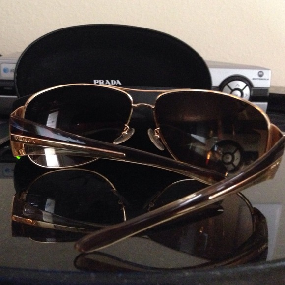 Beautiful PRADA sunglasses! - Picture 3 of 3