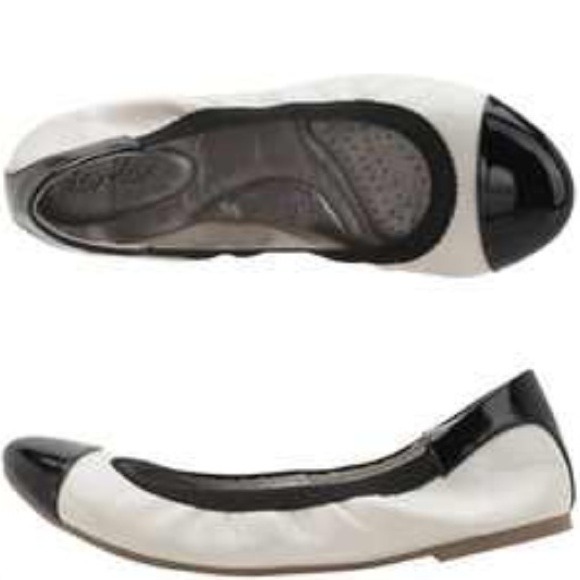 💟NWOT Black Cap Toe Flats