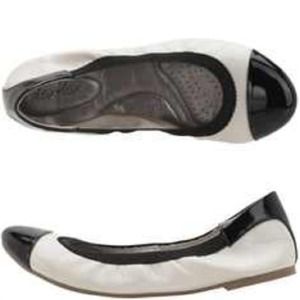 💟NWOT Black Cap Toe Flats