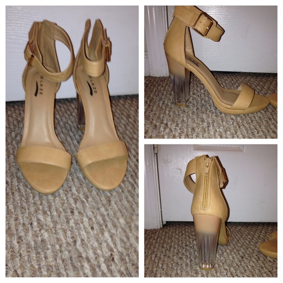 Open toe sandal from lolashoetique