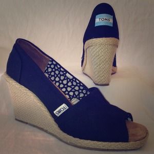 TOMS size 7 Black Calypso Canvas Open Toe Wedge
