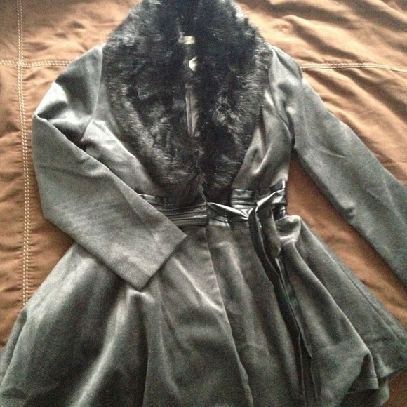Cute fall jacket with detachable fur!