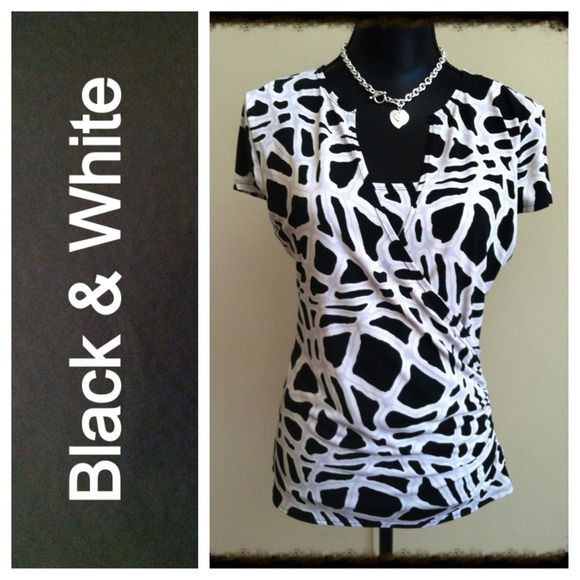 SOLD in Bundle - Black & White Top