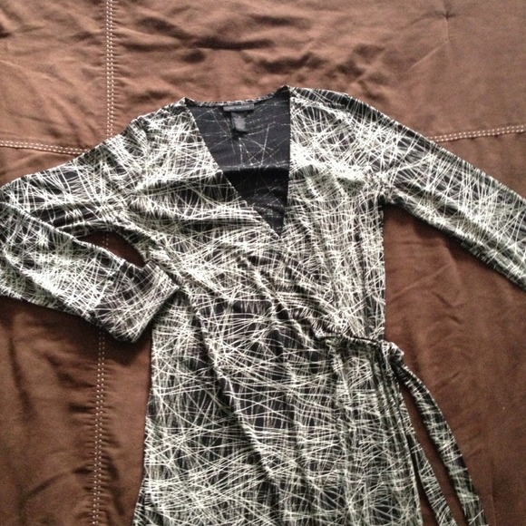 Bold print wrap dress 💃💃💃