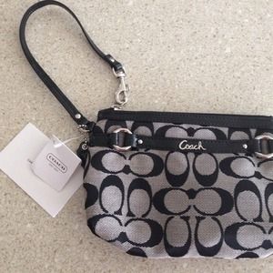 NWT COACH Wristlet