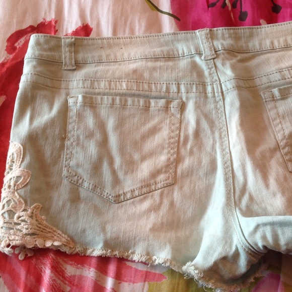 Shorts - Picture 3 of 3