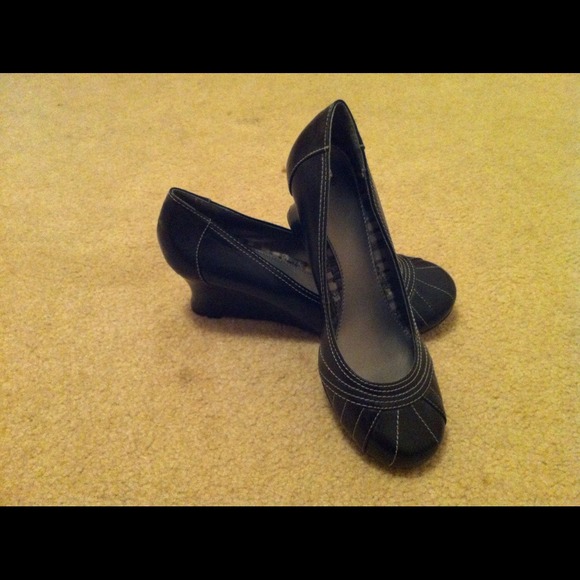 Dressy wedge