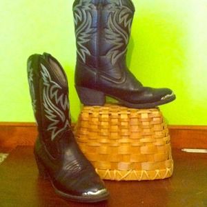 Black cowgirl boots