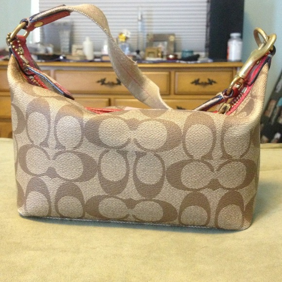 Authentic Coach handbag - Picture 2 of 4