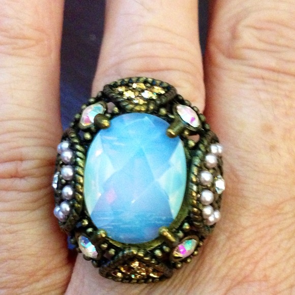 Avon 1920's throw back ring. New