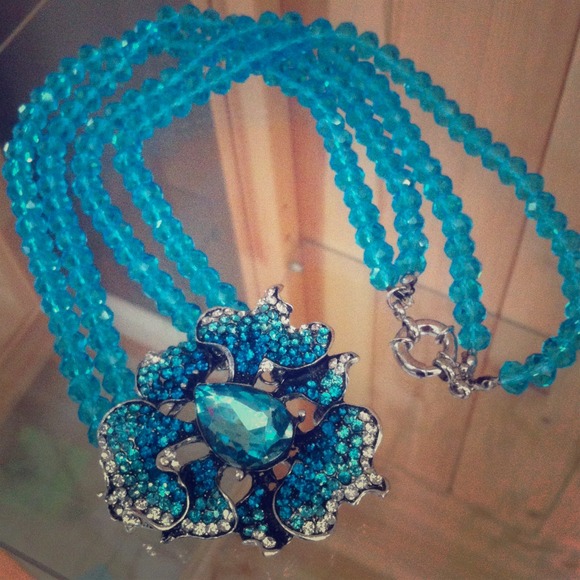 232Austrian crystal necklace turquoise color