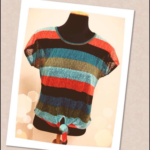 ~SOLD~ in bundle cropped tie front top