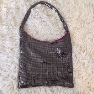 Shiny hot looking purse !😙