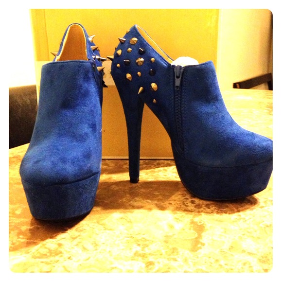 Fahrenheit Shoes - Super Cute Blue Bootie