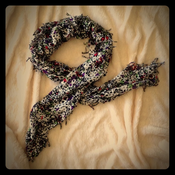 🚫SOLD🚫Like new AE Print scarf
