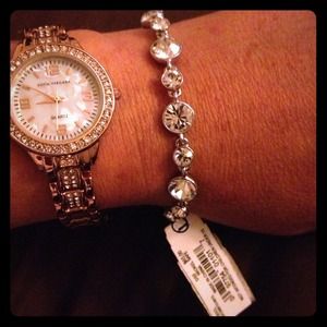 💯 Authentic Givenchy bracelet   And Estée Lauder