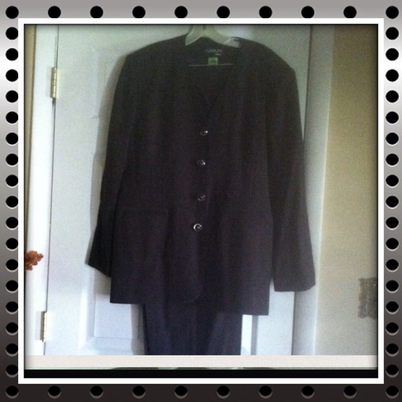 ♦️Price Reduced♦️Nice Vintage dress pantsuit