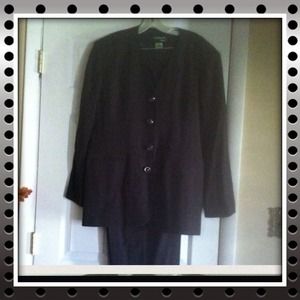 ♦️Price Reduced♦️Nice Vintage dress pantsuit