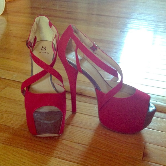 Gorgeous red pumps