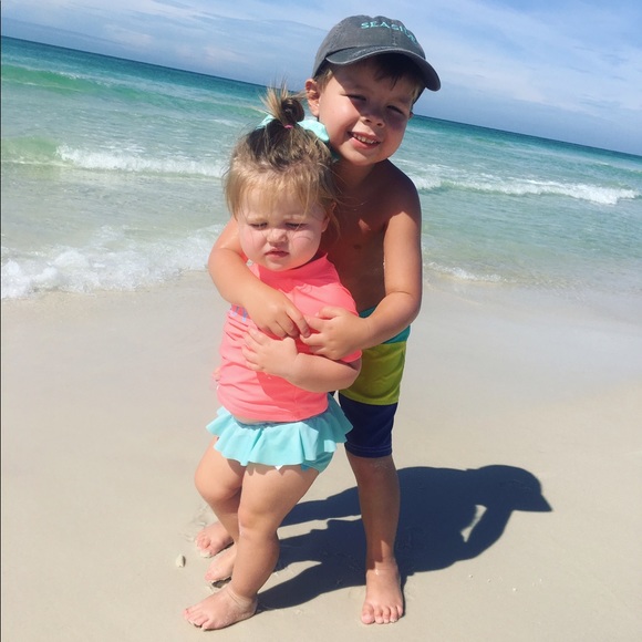 💕💕Meet your Posher!!💕💕 - Picture 4 of 4