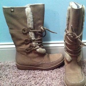 American Eagle fur boots!