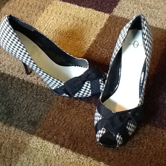 Houndstooth dress shoes