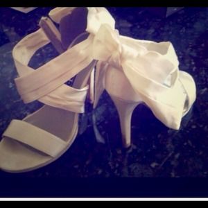 Vera Wang wedding shoes