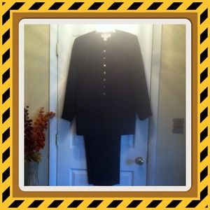 ♦️Price Reduced♦️Classic Vintage  2 piece pantsuit