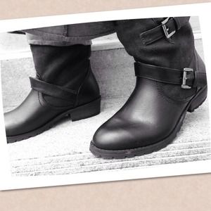 ~HOST PICK~ SALE!!  black ankle boots