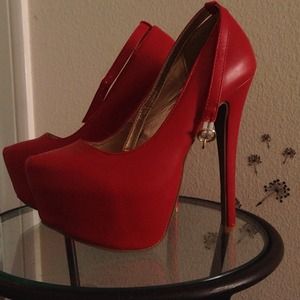 🚫🚫🚫ON HOLDSize 6 red pumps. Never worn. ON HOLD
